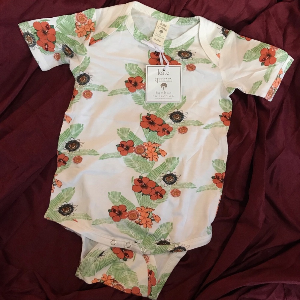 Short sleeve onesie. Kate Quinn. 18-24m.  NWT.